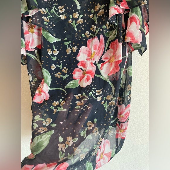 Cabi Navy and Pink Flutter Sleeve Off the Shoulder Floral Blouse size Medium - Picture 4 of 6